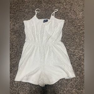 Super cute white romper!